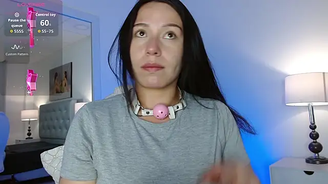 Snapshot of Mariaaam_ chatting on 10/13/25, 11:32 Mariaaam  online show from 10/13/25, 11:32