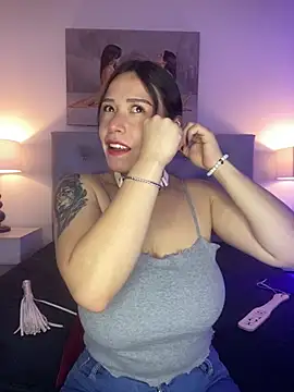Snapshot of Mariaaam_ chatting on 10/23/25, 11:31 Mariaaam  online show from 10/23/25, 11:31