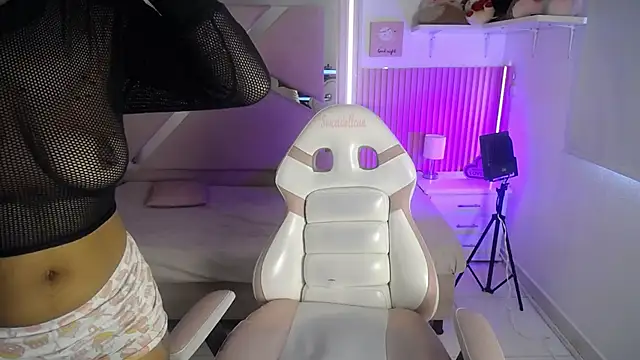 Charlotte ebony  online show from 10/16/25, 01:01