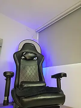 johnjaguar1  online show from 06/10/26, 12:37