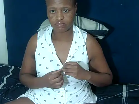 Snapshot of ShyHun16 chatting on 10/18/25, 10:05 ShyHun16 online show from 10/18/25, 10:05