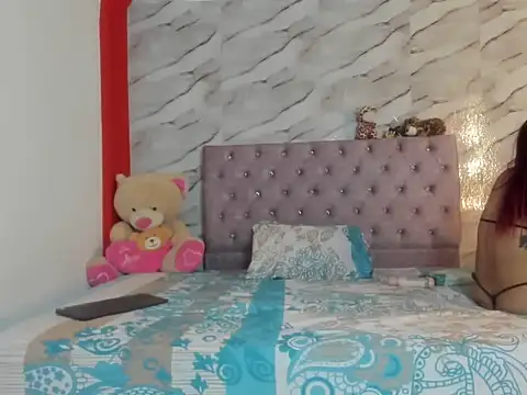 Stefany Andruw online show from 10/17/25, 01:25