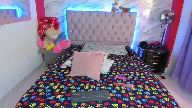 Stefany Andruw online show from 11/09/25, 04:11