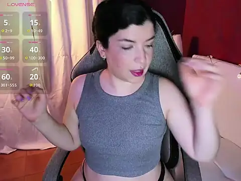 Snapshot of beyondsteel_ chatting on 11/11/25, 03:39 beyondsteel online show from 11/11/25, 03:39