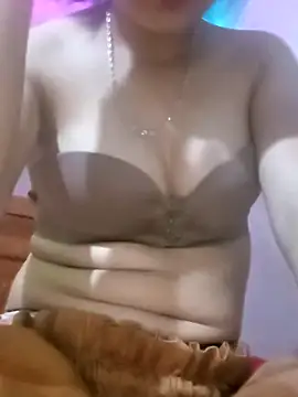 Snapshot of _TranThao_05 chatting on 10/13/25, 02:39 TranThao 05 online show from 10/13/25, 02:39