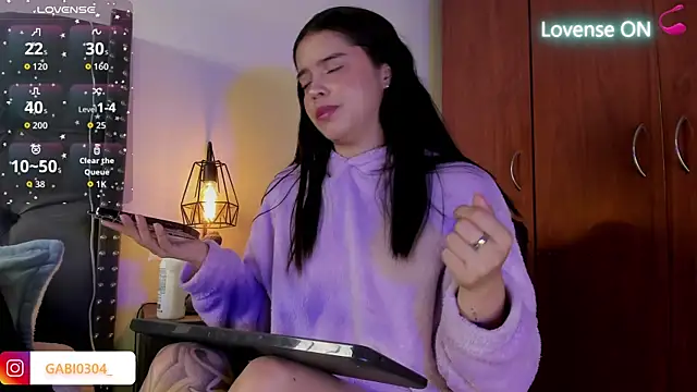 Snapshot of gabriiieela_ chatting on 10/23/25, 09:13 gabriiieela  online show from 10/23/25, 09:13