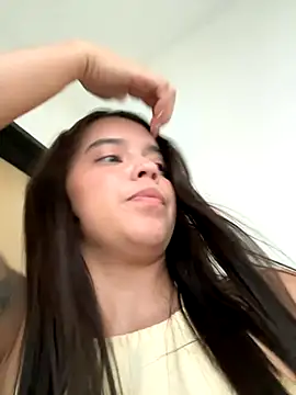 Snapshot of gabriiieela_ chatting on 10/25/25, 09:20 gabriiieela  online show from 10/25/25, 09:20