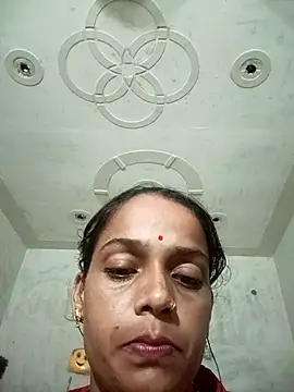 Snapshot of Mona7070 chatting on 10/03/25, 02:47 Mona7070 online show from 10/03/25, 02:47