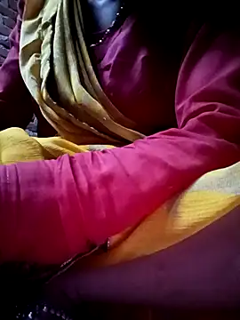 Snapshot of Mona7070 chatting on 10/06/25, 12:19 Mona7070 online show from 10/06/25, 12:19