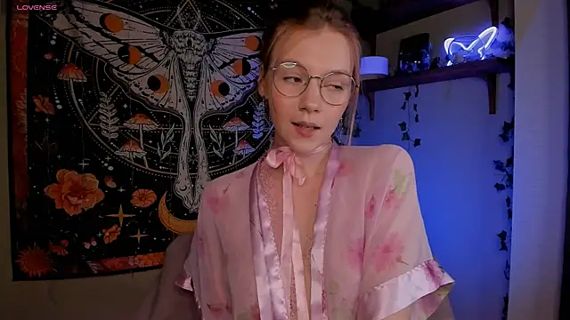 lyra thenymph online show from 10/18/25, 01:34