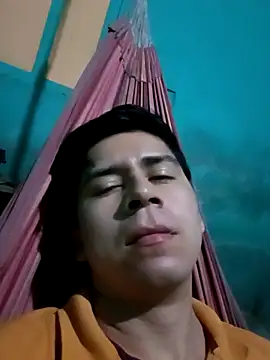 Snapshot of Travieso_loco9 chatting on 10/14/25, 04:46 Travieso loco9 online show from 10/14/25, 04:46