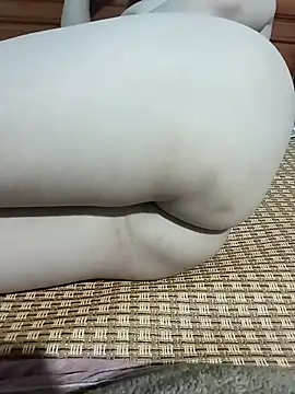 tulip-bae online show from 11/01/25, 02:02