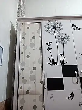 tulip-bae online show from 11/05/25, 12:16