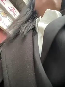 Snapshot of yourkeer chatting on 12/18/25, 09:04 yourkeer online show from 12/18/25, 09:04