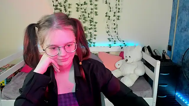 Snapshot of shy_elina01 chatting on 10/02/25, 11:39 shy elina01 online show from 10/02/25, 11:39