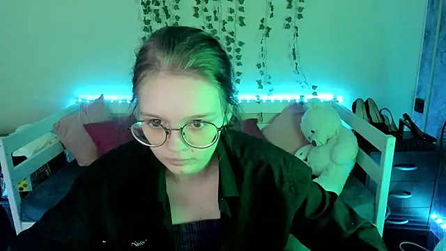 Snapshot of shy_elina01 chatting on 10/10/25, 10:36 shy elina01 online show from 10/10/25, 10:36