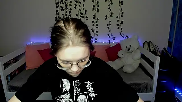 Snapshot of shy_elina01 chatting on 10/15/25, 10:26 shy elina01 online show from 10/15/25, 10:26