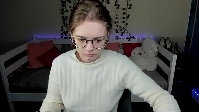 Snapshot of shy_elina01 chatting on 10/22/25, 10:26 shy elina01 online show from 10/22/25, 10:26