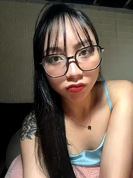Snapshot of Linh5790 chatting on 10/08/25, 05:10 Linh5790 online show from 10/08/25, 05:10