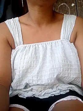 Snapshot of maybaby- chatting on 10/10/25, 03:27 maybaby- online show from 10/10/25, 03:27