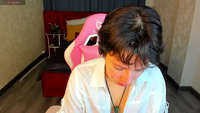 Sara Frayer online show from 10/09/25, 01:03