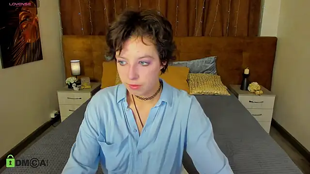 Sara Frayer online show from 10/25/25, 01:02