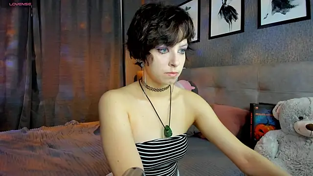 Sara Frayer online show from 10/28/25, 04:27