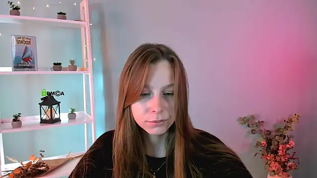 esme moore  online show from 10/04/25, 08:56