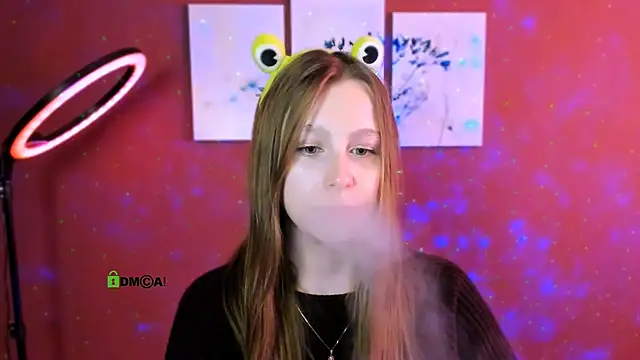 esme moore  online show from 10/08/25, 08:45