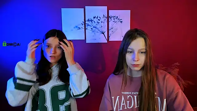 esme moore  online show from 10/17/25, 08:28