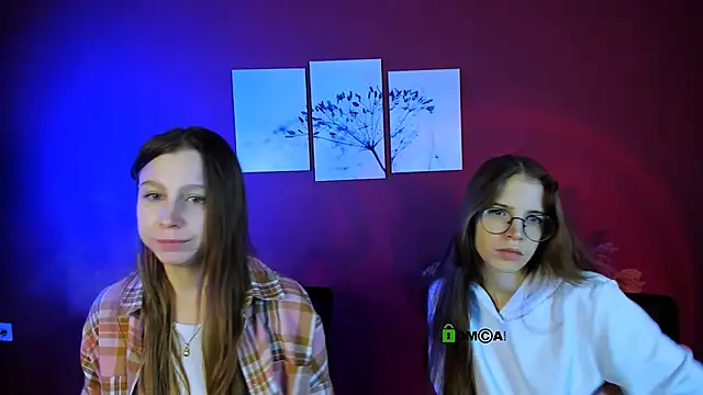 esme moore  online show from 10/20/25, 08:48