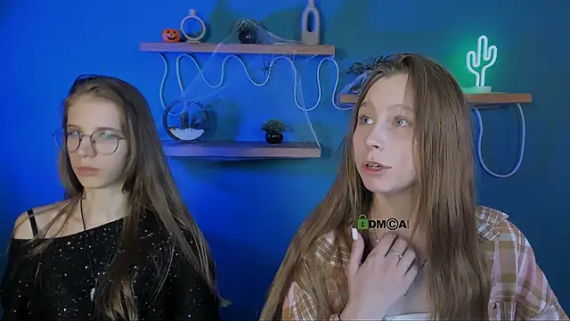 esme moore  online show from 10/29/25, 10:06