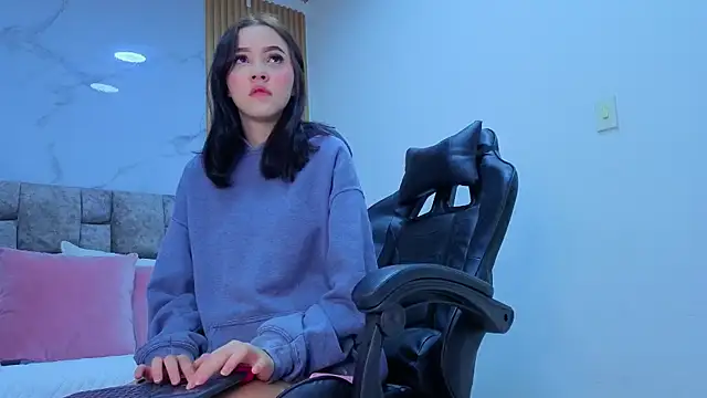 angel  kiss online show from 11/13/25, 11:31