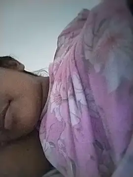 Snapshot of hottywife-03 chatting on 06/05/26, 12:00 hottywife-03 online show from 06/05/26, 12:00