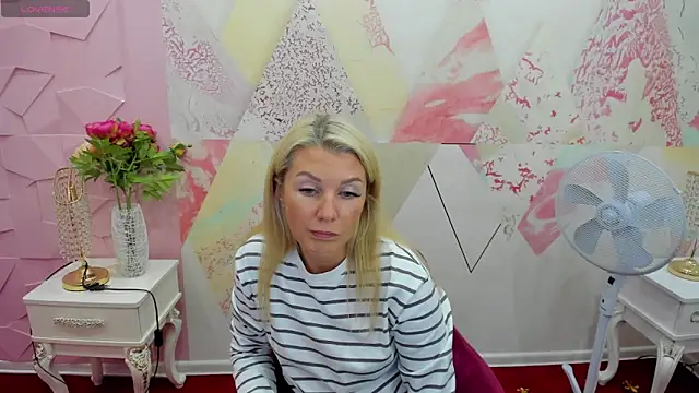 Snapshot of Hanna_any4 chatting on 10/07/25, 11:07 Hanna any4 online show from 10/07/25, 11:07