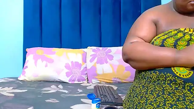 LadyBear2002 online show from 07/28/26, 06:53