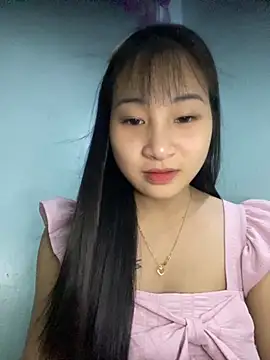 Snapshot of banlinh004 chatting on 10/04/25, 02:04 banlinh004 online show from 10/04/25, 02:04