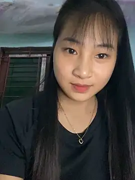 Snapshot of banlinh004 chatting on 10/05/25, 02:37 banlinh004 online show from 10/05/25, 02:37