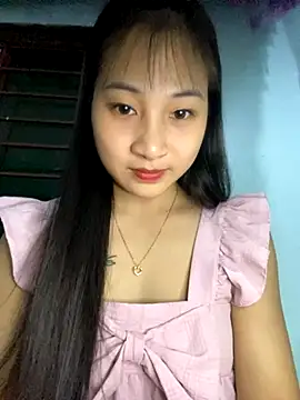 Snapshot of banlinh004 chatting on 10/13/25, 03:45 banlinh004 online show from 10/13/25, 03:45
