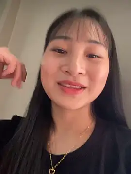 Snapshot of banlinh004 chatting on 10/19/25, 05:41 banlinh004 online show from 10/19/25, 05:41