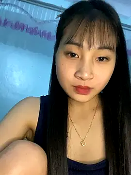 Snapshot of banlinh004 chatting on 10/23/25, 06:28 banlinh004 online show from 10/23/25, 06:28