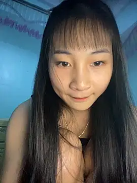 Snapshot of banlinh004 chatting on 10/27/25, 05:33 banlinh004 online show from 10/27/25, 05:33