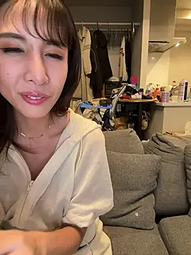 rena rena rena online show from 10/28/25, 05:26