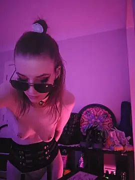 Snapshot of lonely_Cosplay_chick chatting on 11/16/25, 06:02 lonely Cosplay chick online show from 11/16/25, 06:02