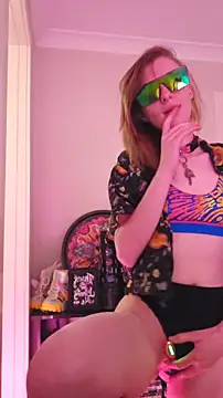 Snapshot of lonely_Cosplay_chick chatting on 12/13/25, 08:14 lonely Cosplay chick online show from 12/13/25, 08:14