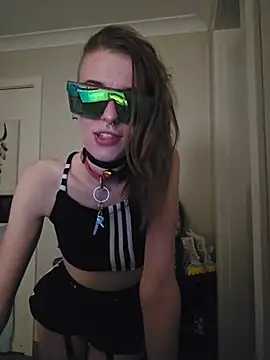 Snapshot of lonely_Cosplay_chick chatting on 12/14/25, 12:10 lonely Cosplay chick online show from 12/14/25, 12:10