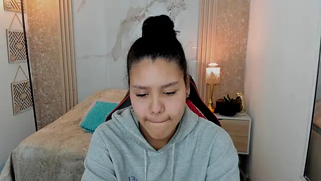 AriaVega online show from 05/20/26, 12:33