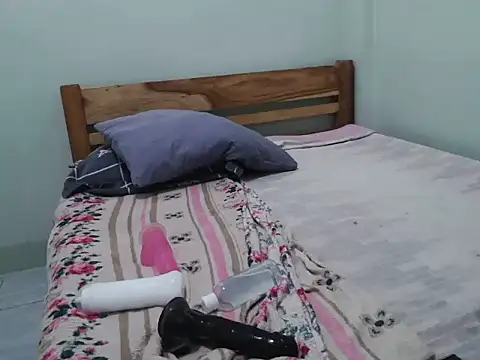 Snapshot of TeaseNPlease_13 chatting on 11/13/25, 03:55 TeaseNPlease 13 online show from 11/13/25, 03:55