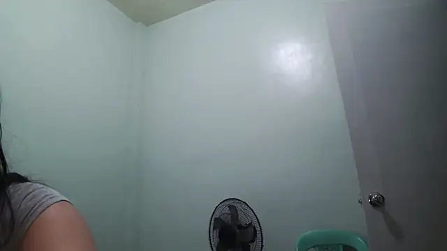 Snapshot of TeaseNPlease_13 chatting on 12/17/25, 09:43 TeaseNPlease 13 online show from 12/17/25, 09:43