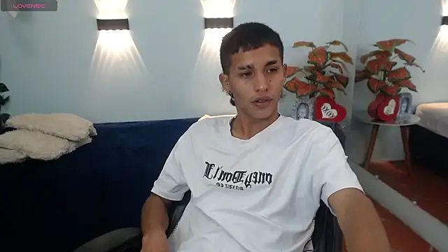 Snapshot of LiamBlack16 chatting on 10/14/25, 01:01 LiamBlack16 online show from 10/14/25, 01:01